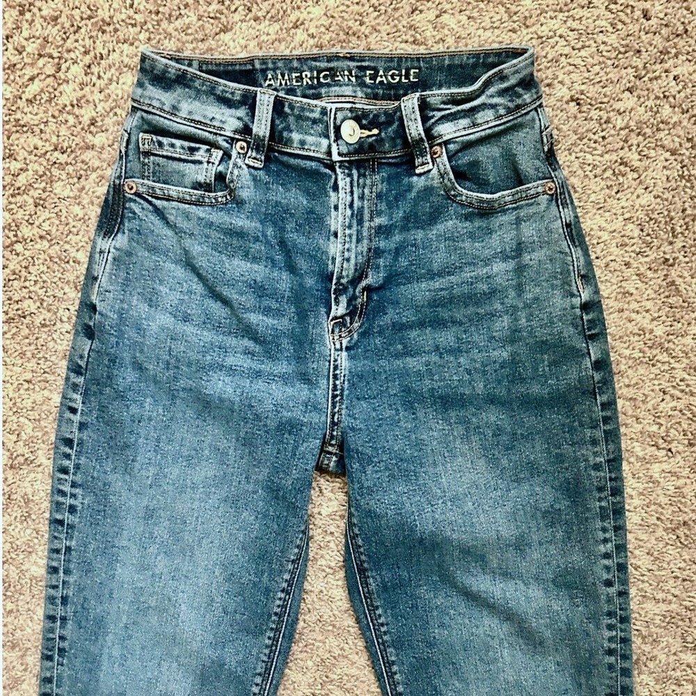 EUC I American Eagle Outfitters‎ I High Waisted Stretch Mom Jeans I Size 0 - Picture 4 of 9